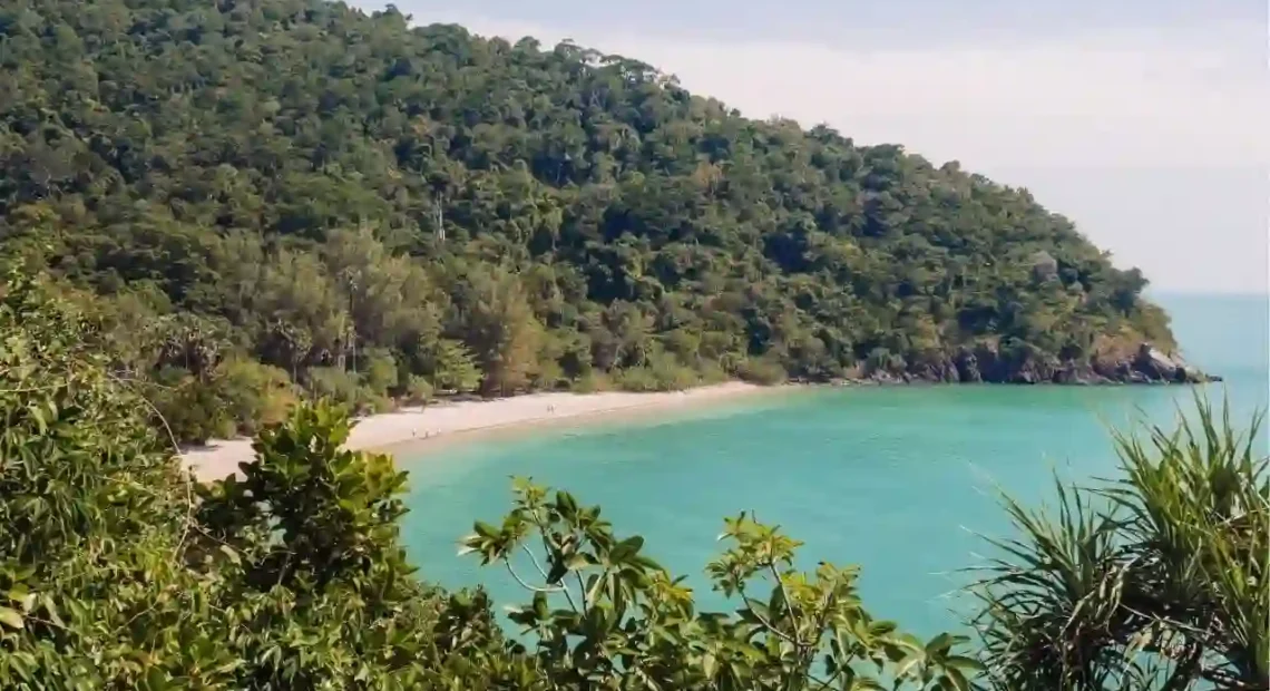Eine Insel bremst Sie aus, die andere drängt Sie zum Erkunden