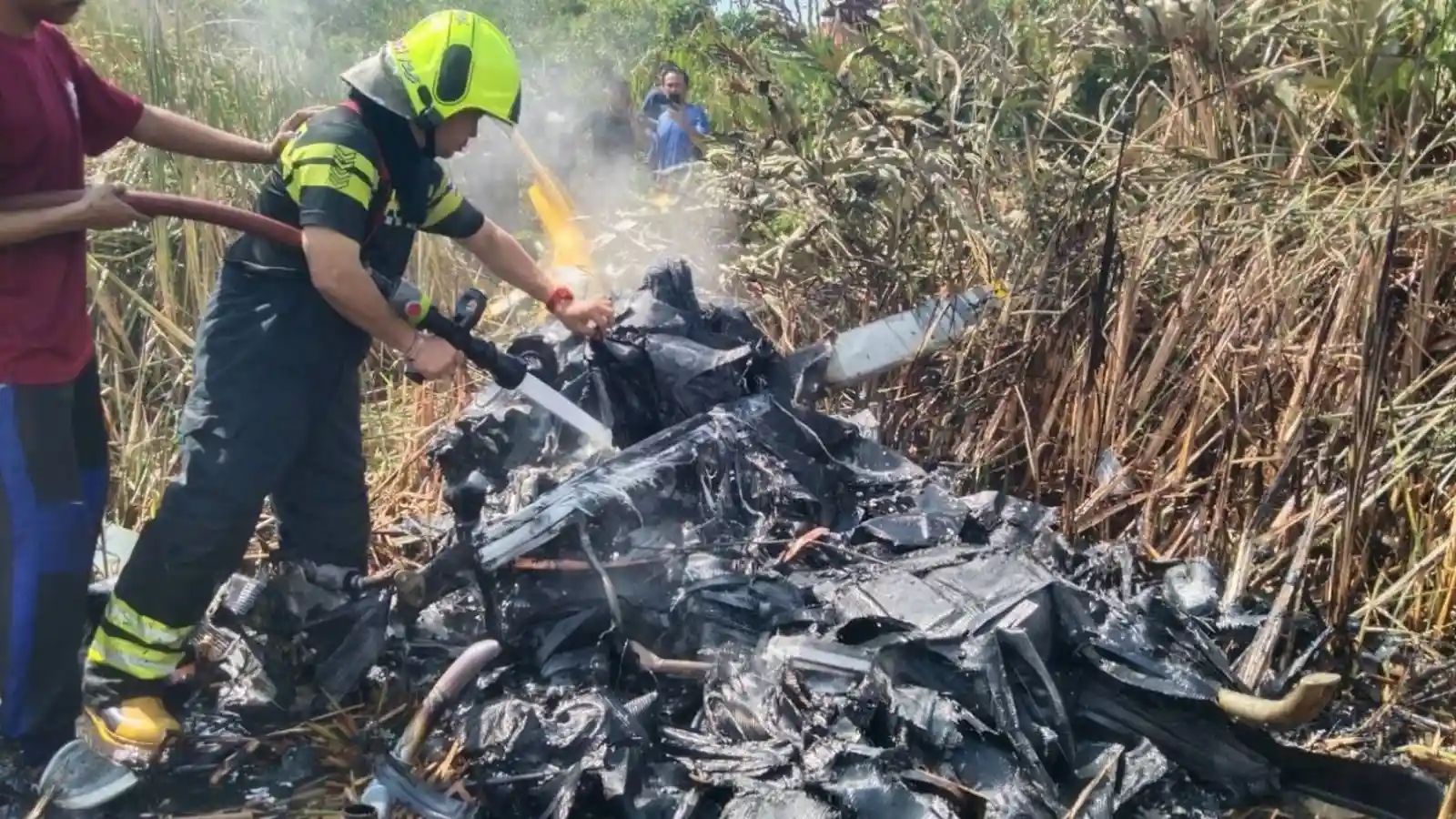 Hubschrauberabsturz in Samut Prakan: Pilot und Mechaniker verletzt